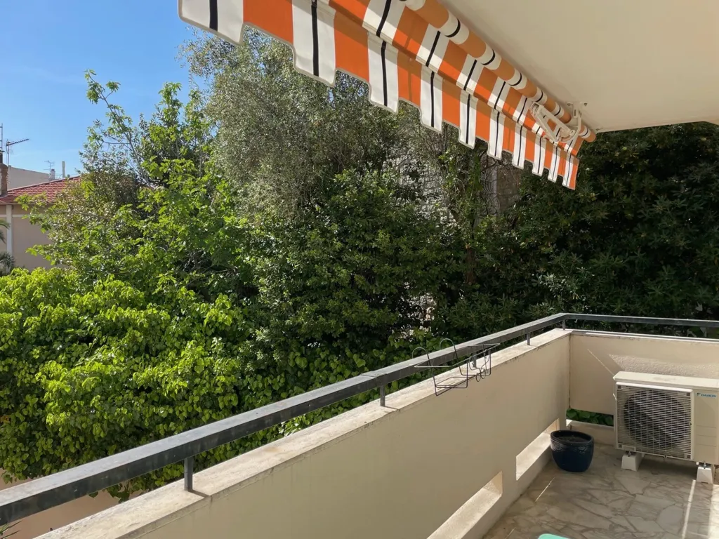 Rõdu - 2-Bedroom Apartment with Terrace in Le Cannet