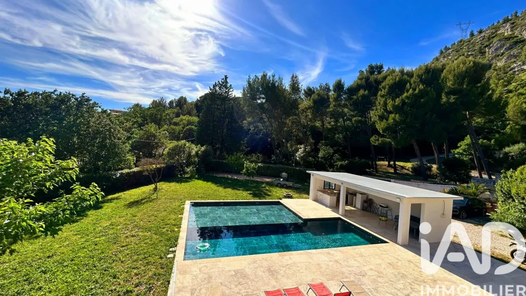 Piscine - Villa Contemporaine avec Vue Panoramique à Gémenos