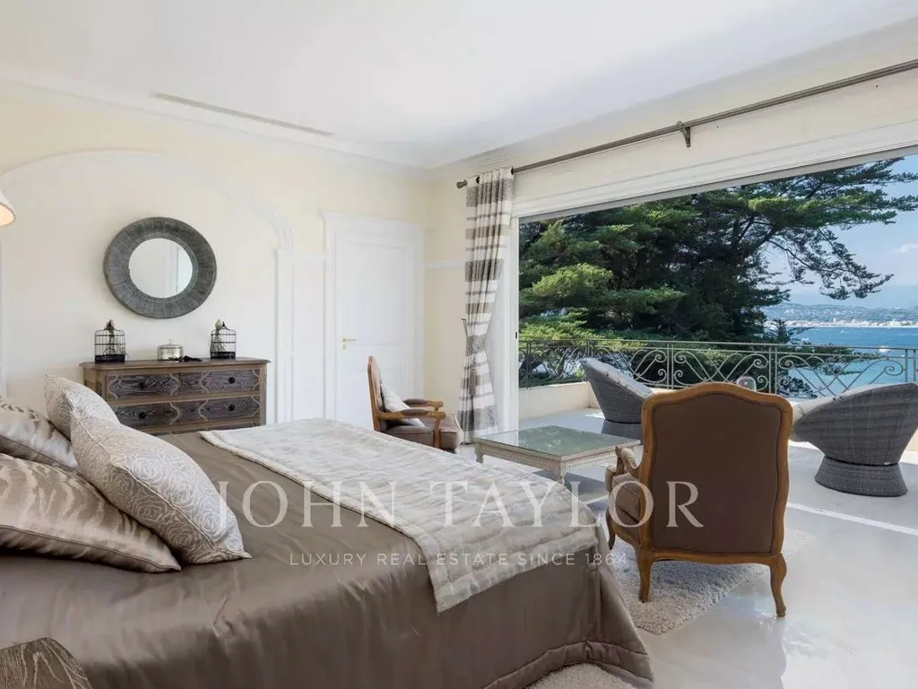 Bedrooms - 1930s Residence with Sea View in Cap d’Antibes