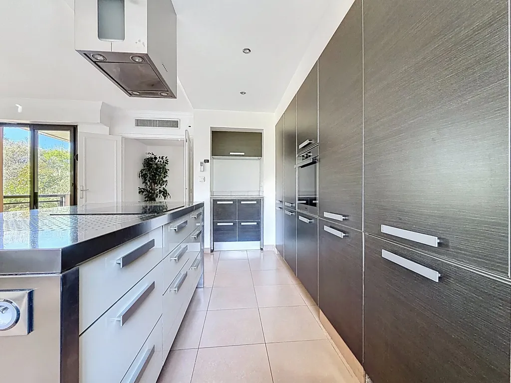Cuisine - Appartement 4 Pièces avec Terrasse au Cœur de Cimiez