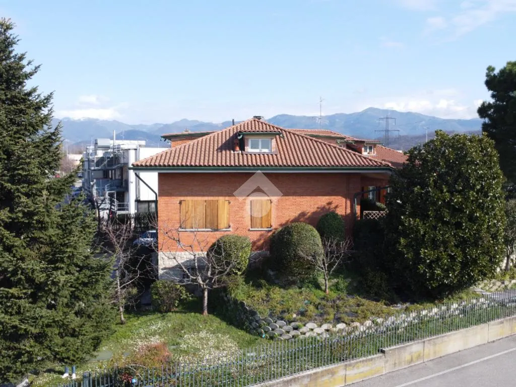 Extérieur - First-Floor Apartment with Private Porch in Mozzo