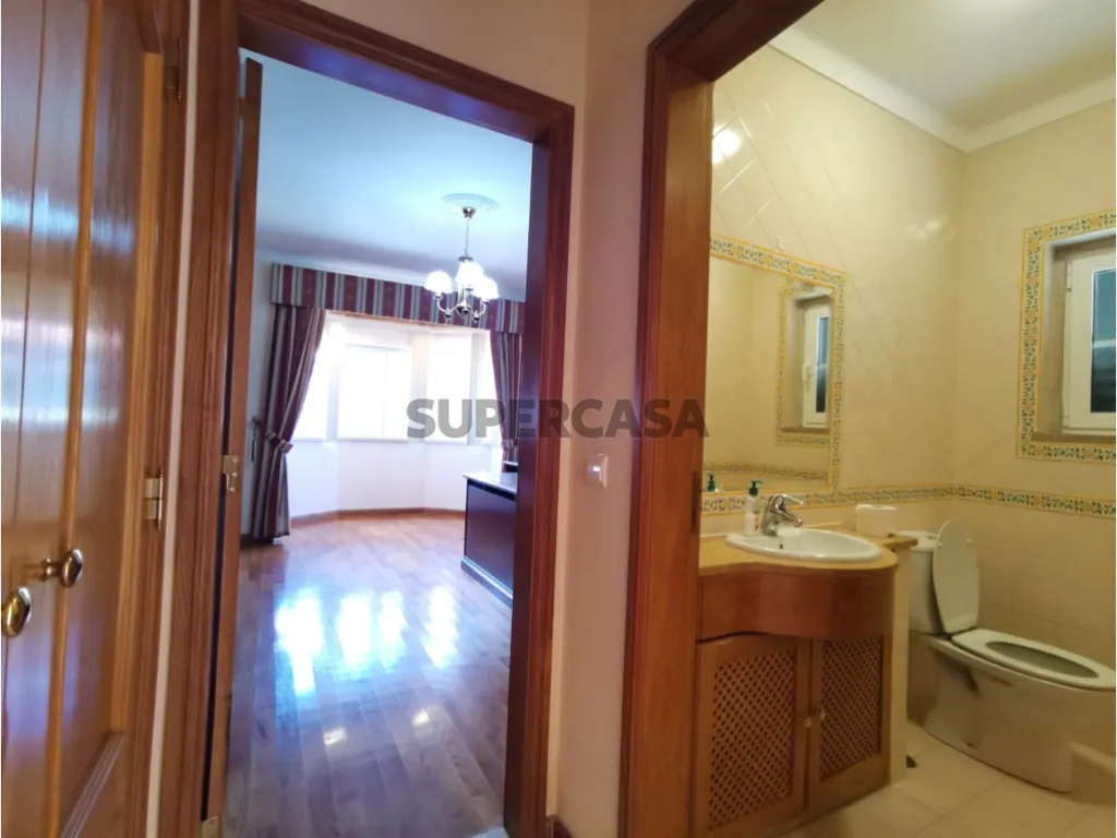 Vannitoad - Five-Bedroom House with Pool in Cascais