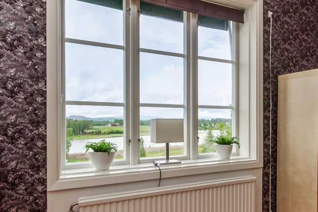 Pièces - Charming House with Lake View in Röbjörkeby