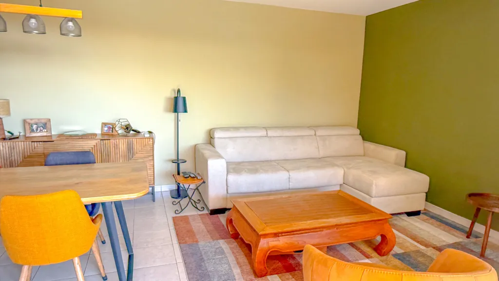Elutuba - Renovated 3-Bed Apartment with Sea View in Antibes