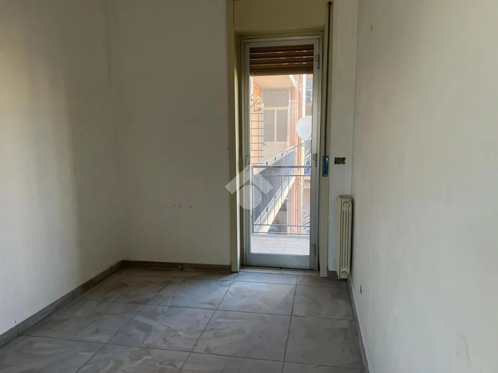 Esik - Modernised Apartment with Balcony in Giarre