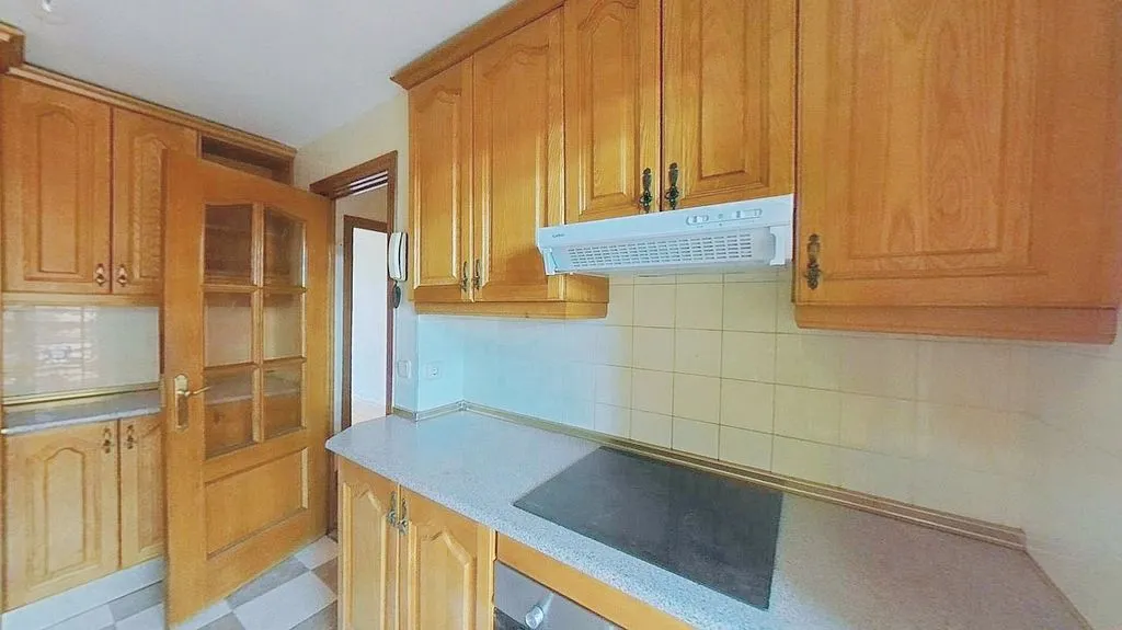 Cuisine - 2-Bedroom Flat with Metro Access in Numancia