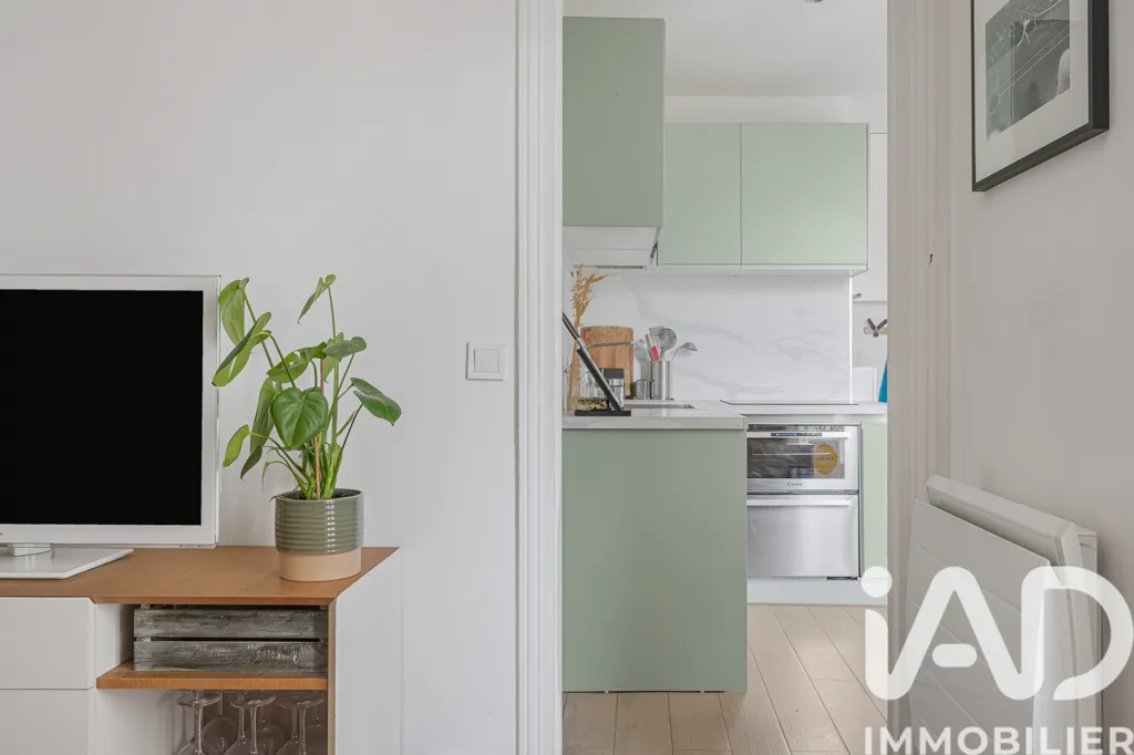 Séjour - Appartement Rénové avec Balcon au 10ᵉ Arrondissement