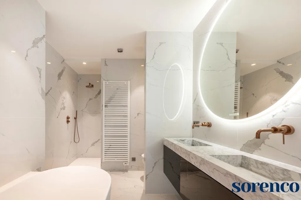 Salles de bain - Penthouse avec Terrasse Panoramique à Anvers