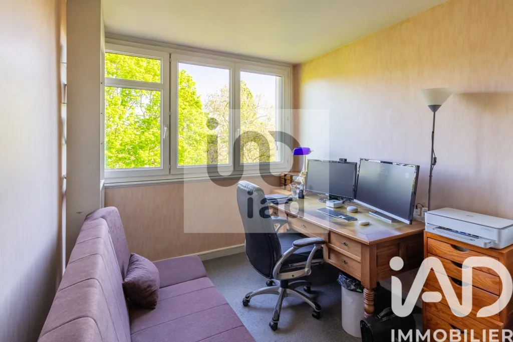 Bureau - Appartement 4 Pièces avec Terrasse Sud dans Environnement Calme