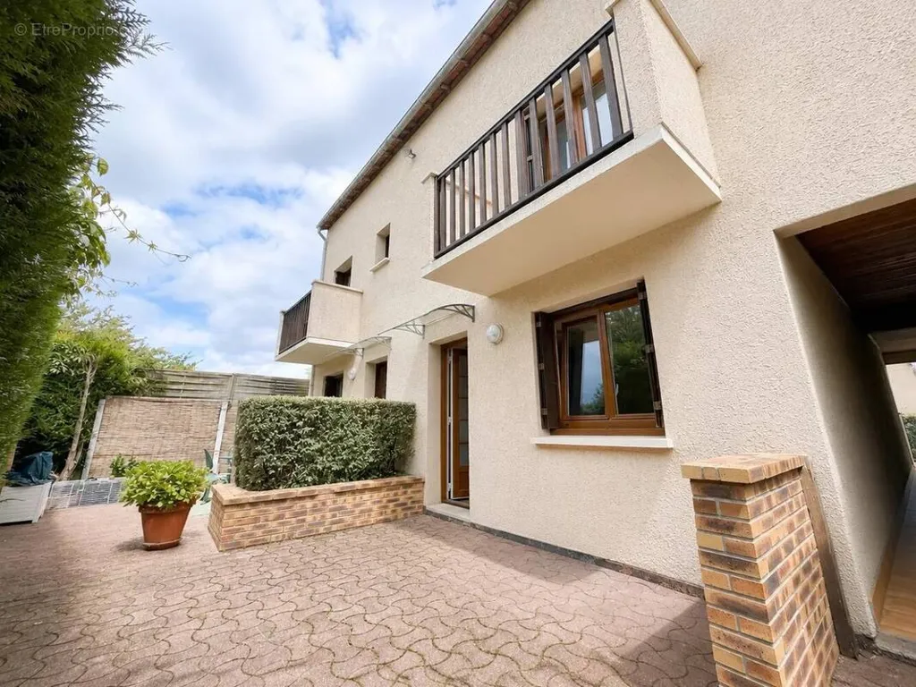 Välivaade - Duplex with Private Parking in Gravigny