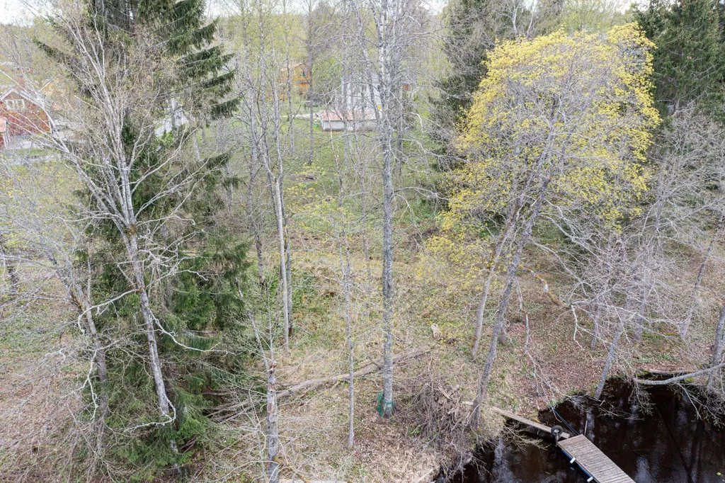 Õhuvaade - Buildable Plot with Riverfront in Skinnskatteberg