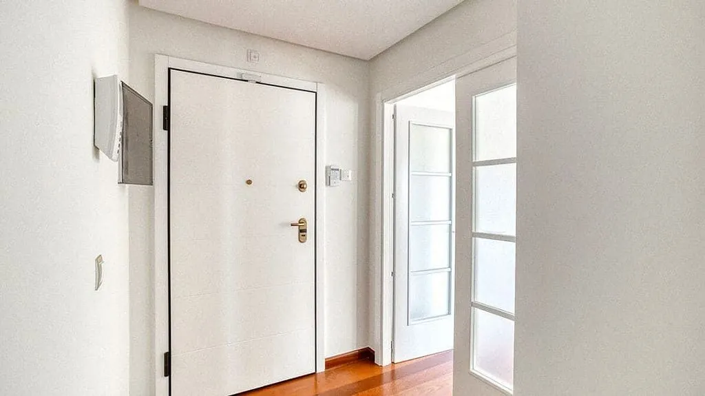 hallway_entrance