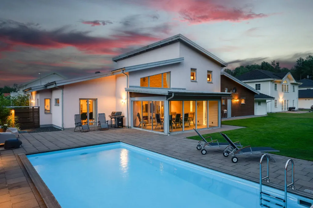 Piscine - High-Quality Villa with Pool in Adolfsberg