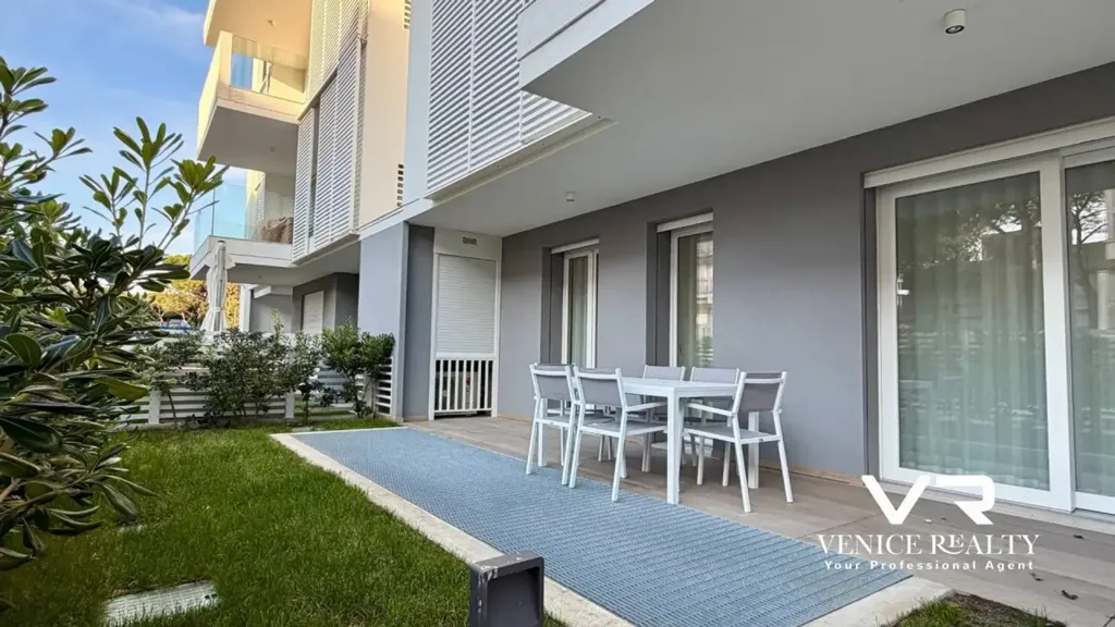 Terrasse - Trilocale with Private Garden in Jesolo