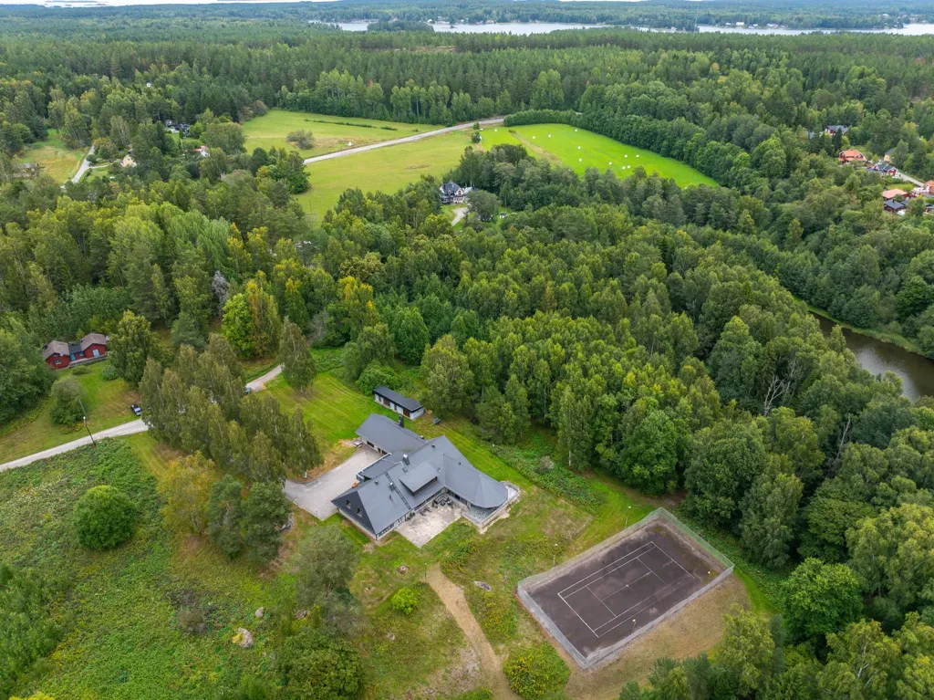 Õhuvaade - Luxury Villa with Pool near Gävleborg