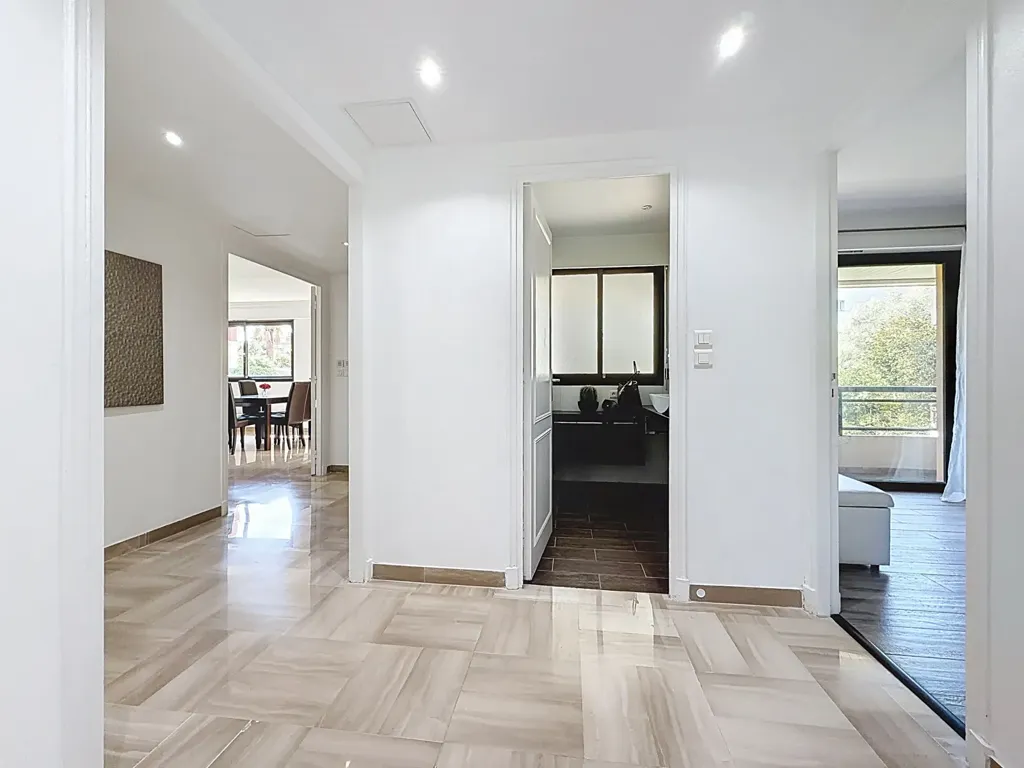 Entrée - Appartement 4 Pièces avec Terrasse au Cœur de Cimiez