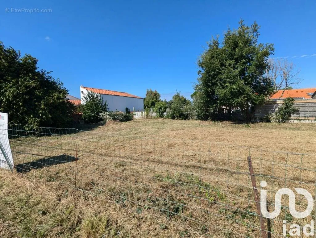 Aed - Buildable Plot with Utilities in L'Île-d'Olonne