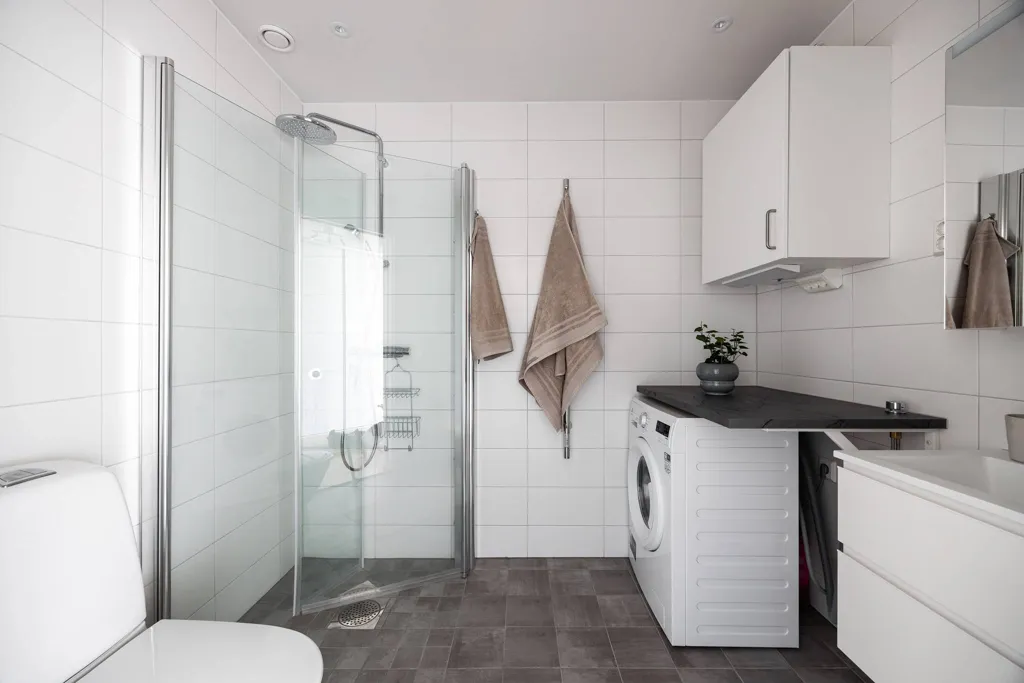 Salles de bain - Modern Flat with Sunny Balcony in Lindholmen