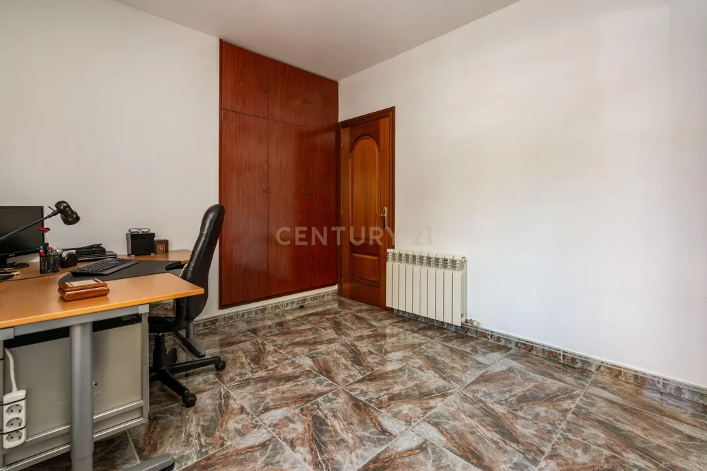 Office - Independent House with Montserrat Views in Abrera