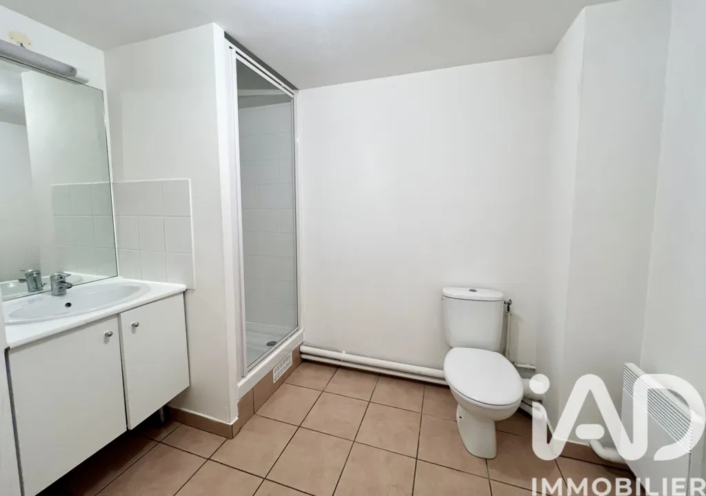 Bathrooms - Studio with South Facing Balcony in Villeneuve-la-Garenne