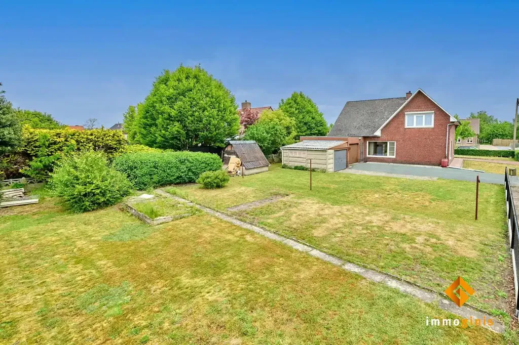 Aed - Spacious House with Green View in 10a17ca Plot