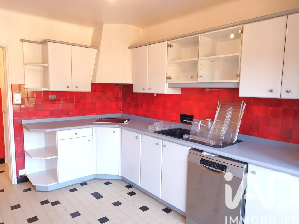 Köök - Spacious Apartment with Balcony in Millau