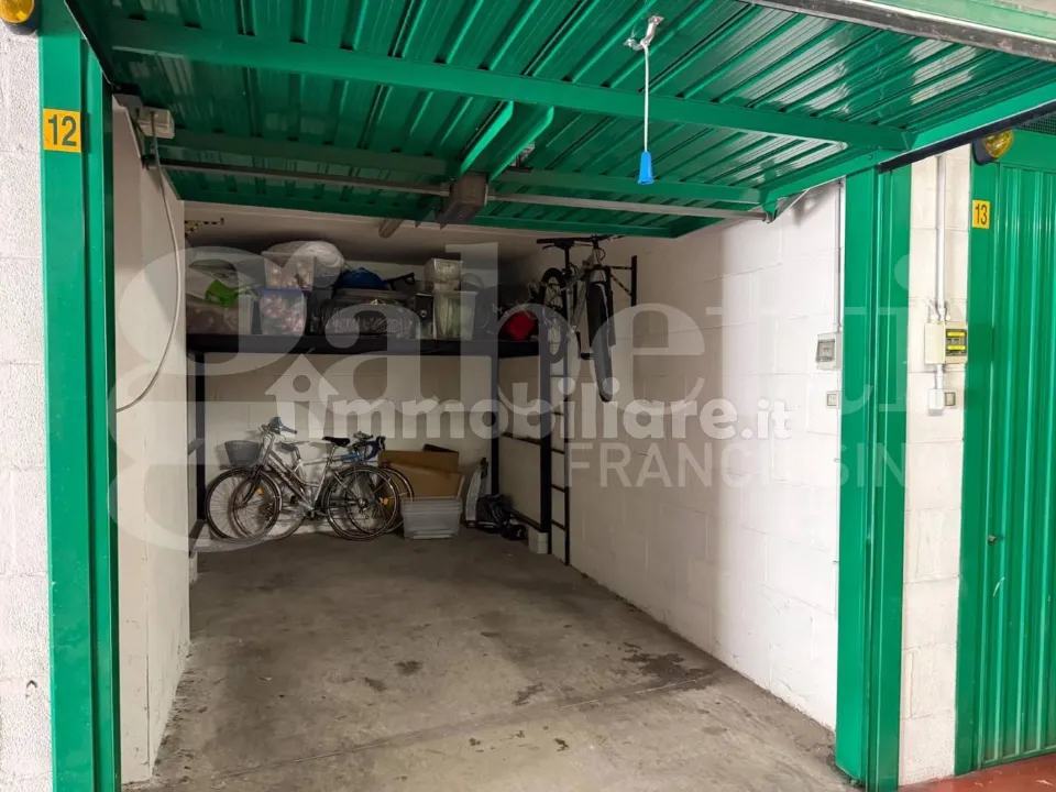 Garage - Appartamento ristrutturato con box auto a Ponte Milvio, Roma