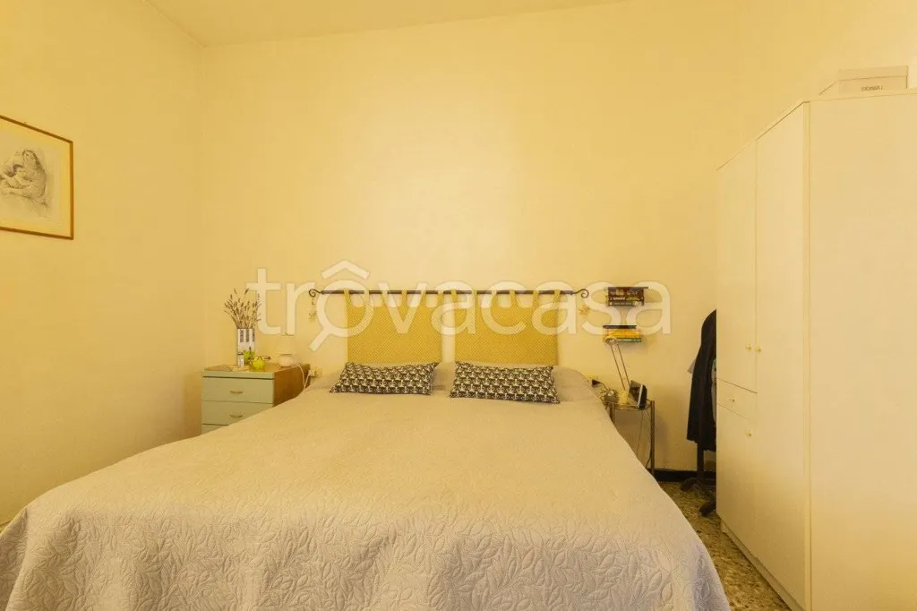Chambres - Commercial Property with Shops in Ghemme