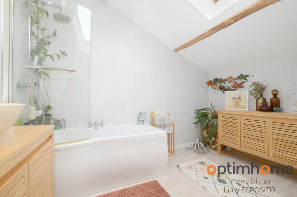 Salles de bain - Maison de Village Rénovée à Nieuil, Charente