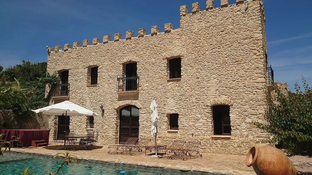 Bassein - Rustic Chalet with Pool in Relleu