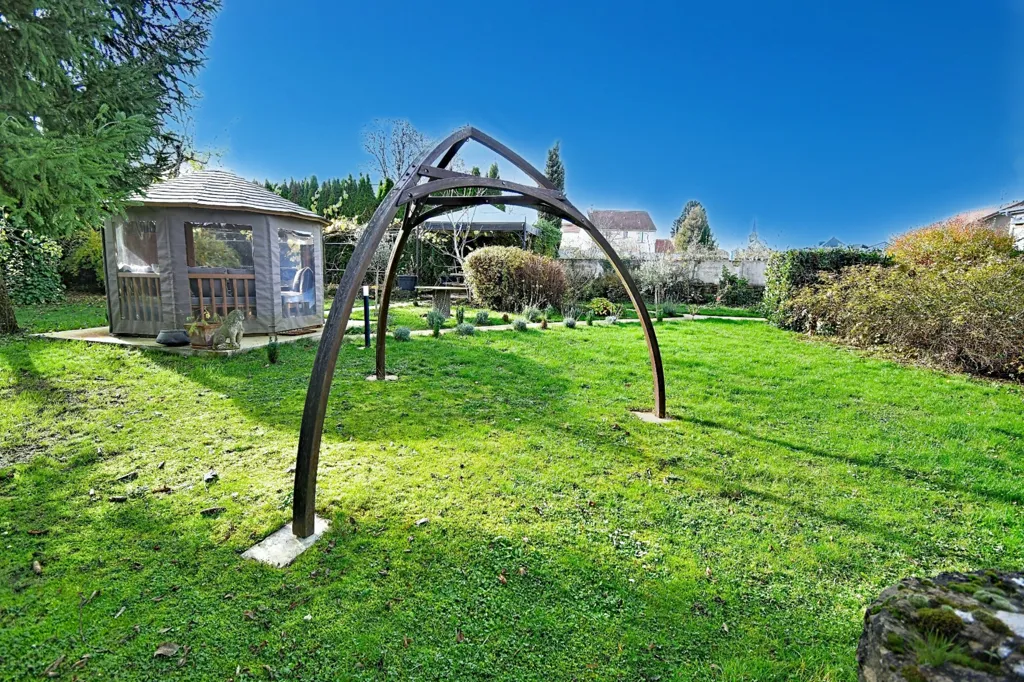 Jardin - Maison de Caractère en Pierre à Morfontaine
