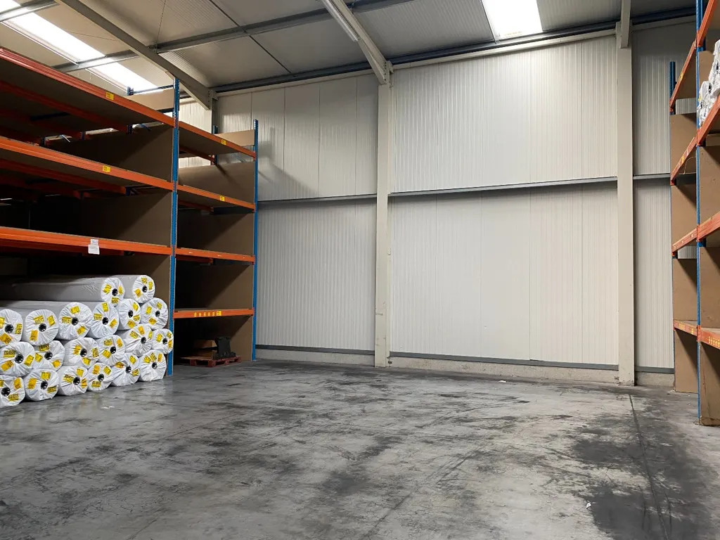 Lavanderia - Industrial Unit with Solar Panels in Meulebeke