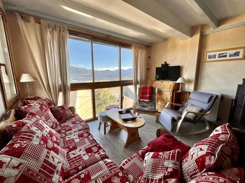 Elutuba - Chalet with Lake View in Quiet Setting