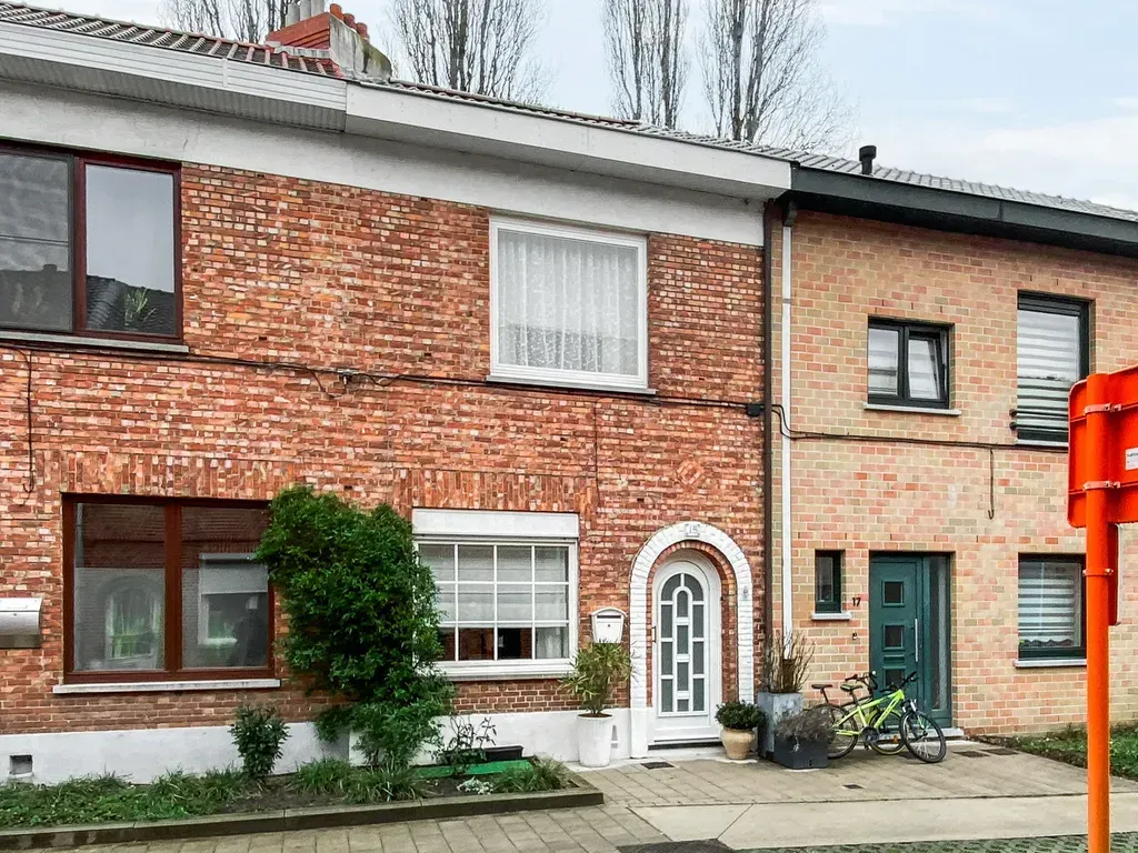 Exterior - Charming House in Bloemekenswijk, Gent