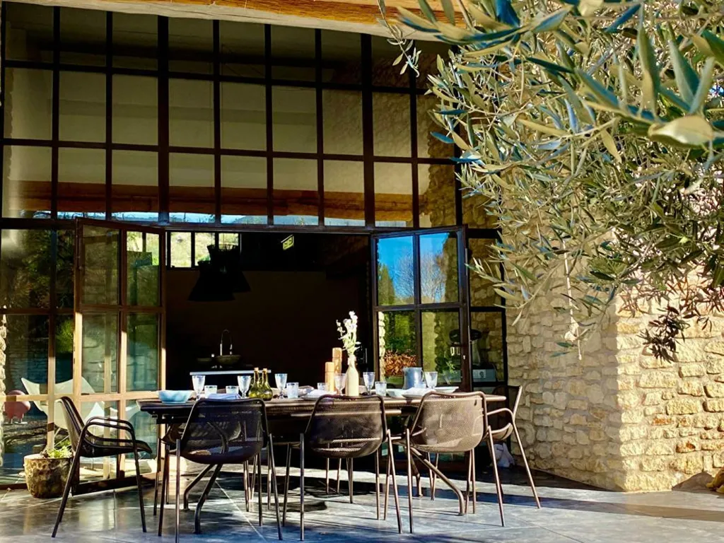Terrasse - Villa Luxueuse avec Piscine à Ménerbes