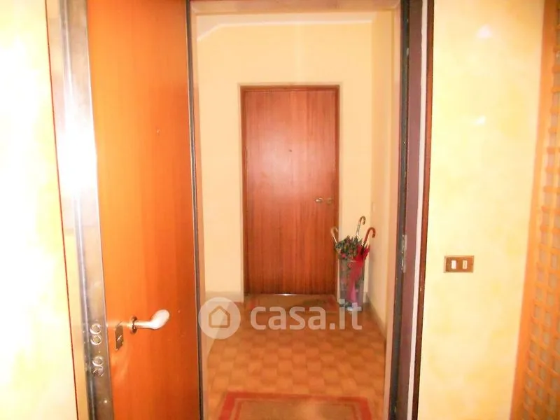 Entrée - 4-Bedroom Apartment with Balcony in Novara