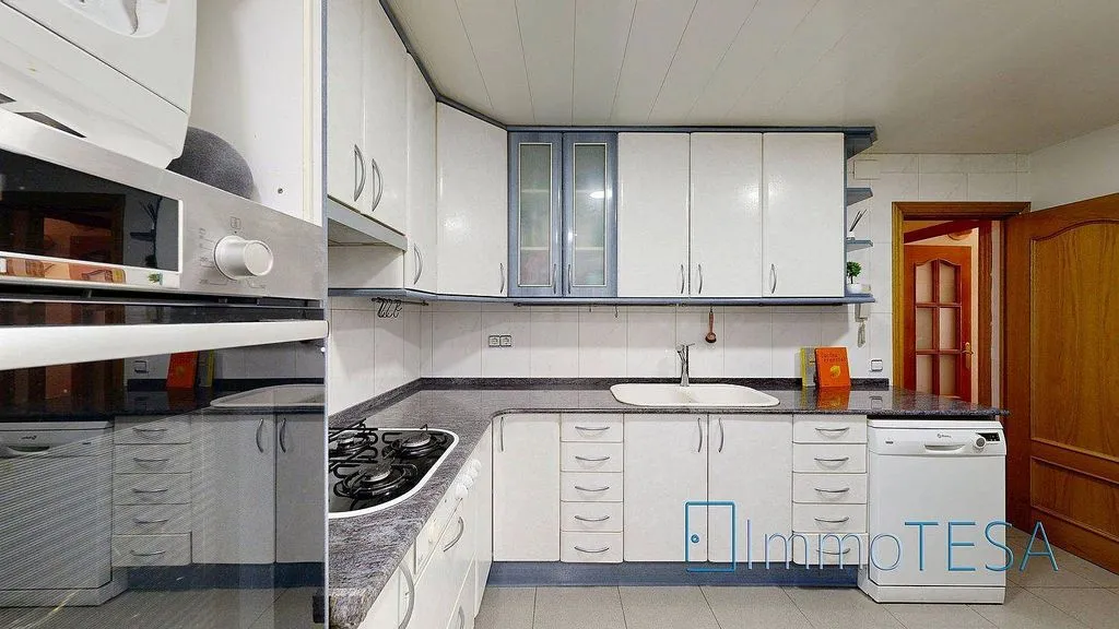 Cuisine - Apartment with Balcony in Barberà del Vallès