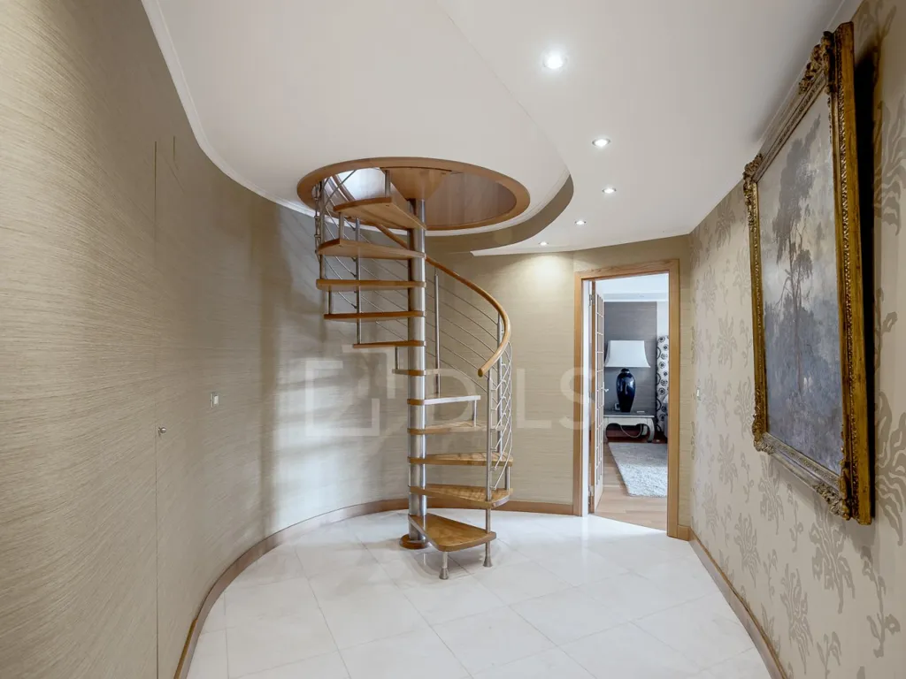 Toad - Duplex Apartment with River View in Algés