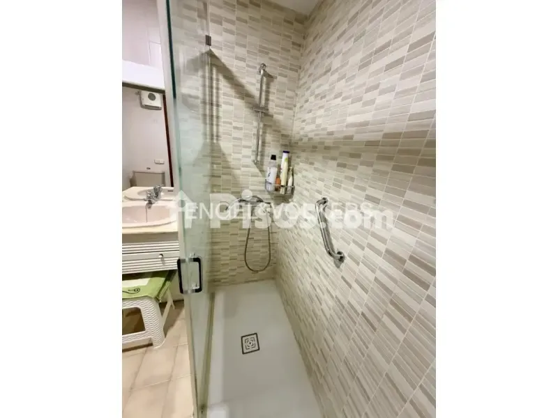 Bathrooms - Apartment with Stadium Views in Mestalla, Valencia