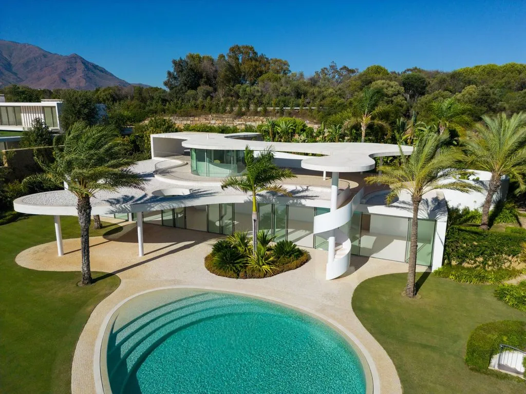 Piscina - Contemporary Villa with Pool in Estepona
