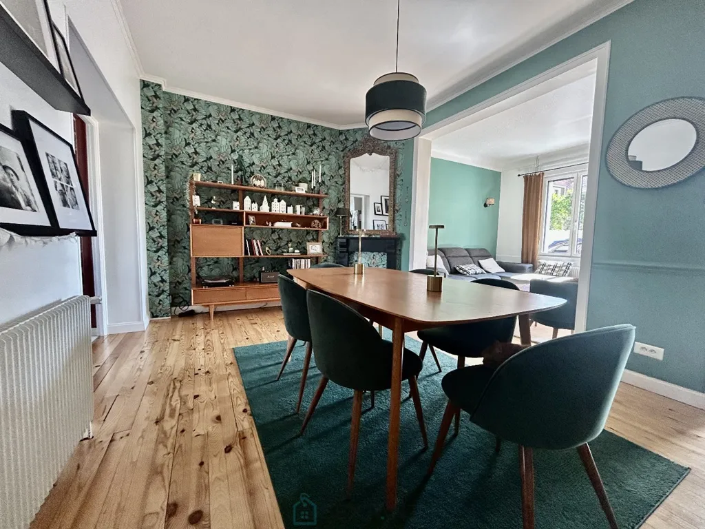 Dining Room - Charming House with Garden near Train Station