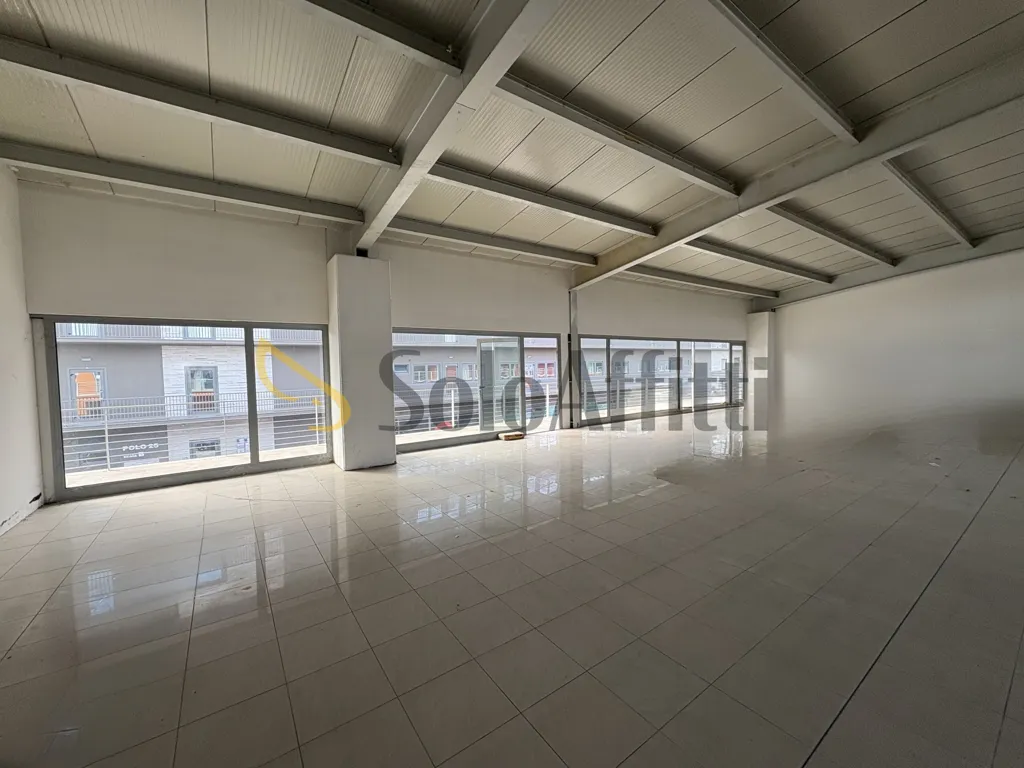 Pièces - Office in Commercial Centre, Baraccola