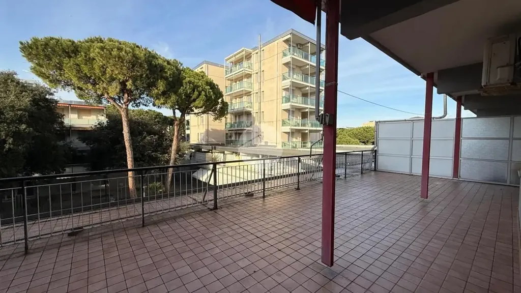 Rõdu - Triplex with Large Terrace in Pinarella, Cervia
