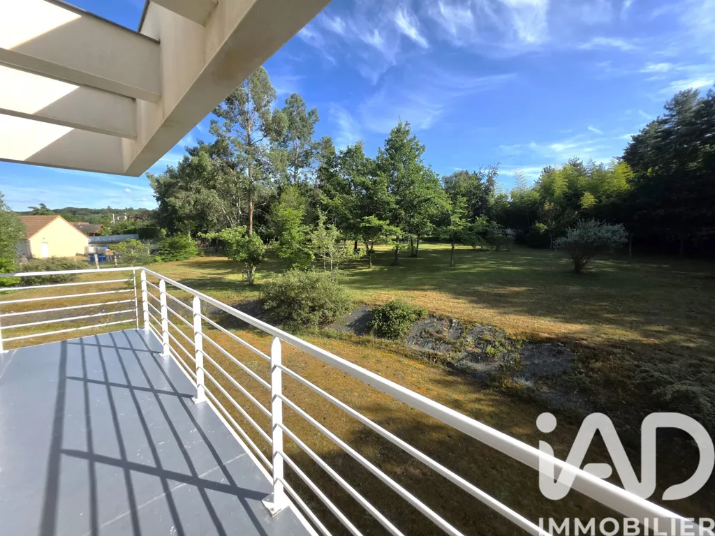 Aed - Architectural House with Pool near Guécelard
