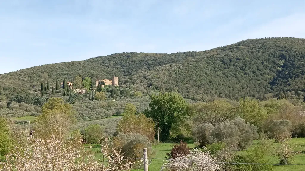 Giardino - Rustic Triplex with Lake View in Magione