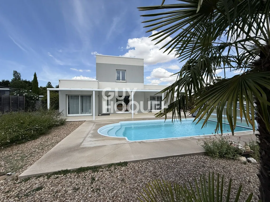 Piscine - Maison architecturale avec piscine à Nice
