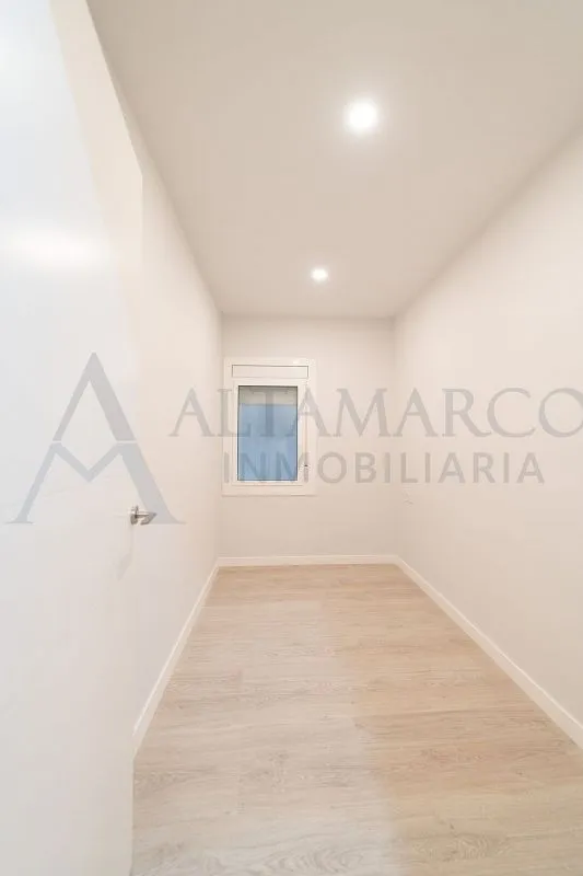 Rooms - Reform Apartment with Balcony in Barcelona
