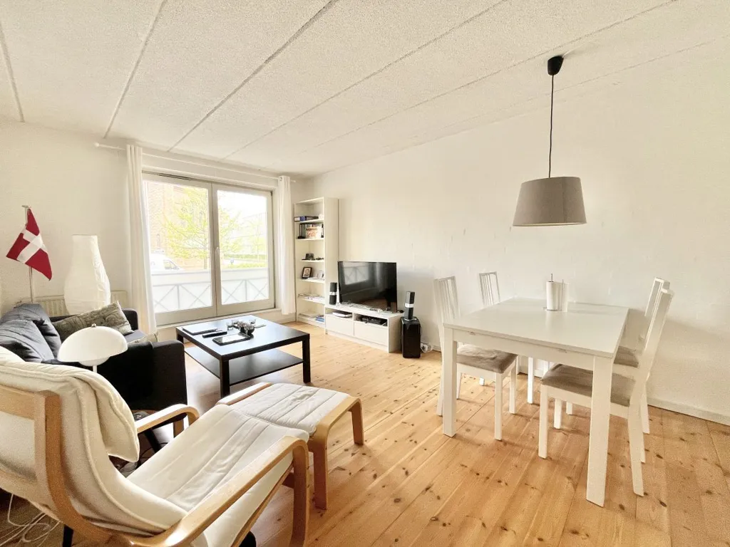 Living Room - 2-Bedroom Apartment with Garden in Aalborg