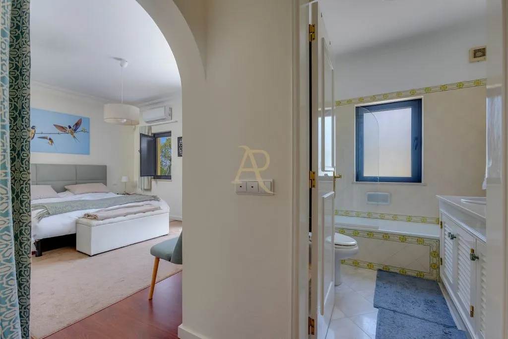 Chambres - Luxury Villa with Golf Access in Alvor