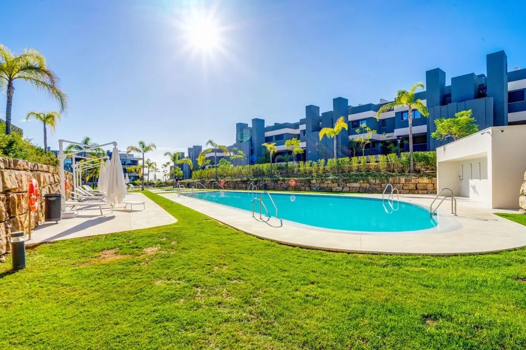 Bassein - Apartment with Large Terrace in Estepona